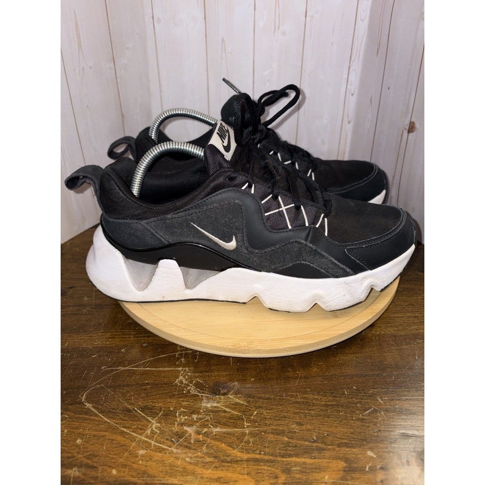 Nike Ryz 365 Womens Athletic Sneakers Black/White Size 9.5